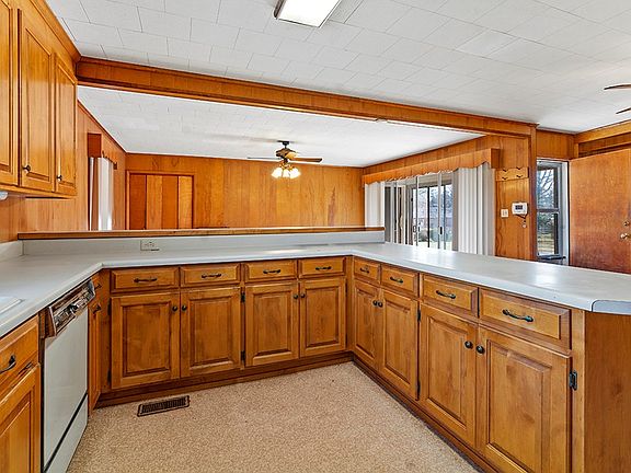 5th image of 3 Roxanna Dr