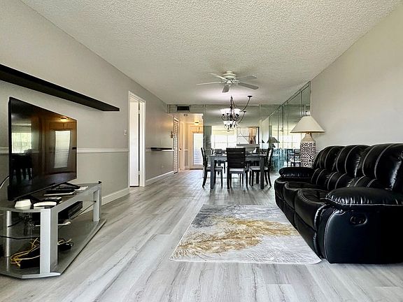 5th image of 9801 Sunrise Lakes Boulevard #304