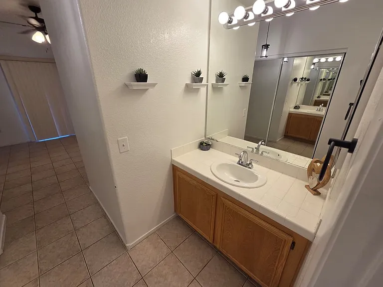 2110 Los Feliz St #1072 — Photo 7