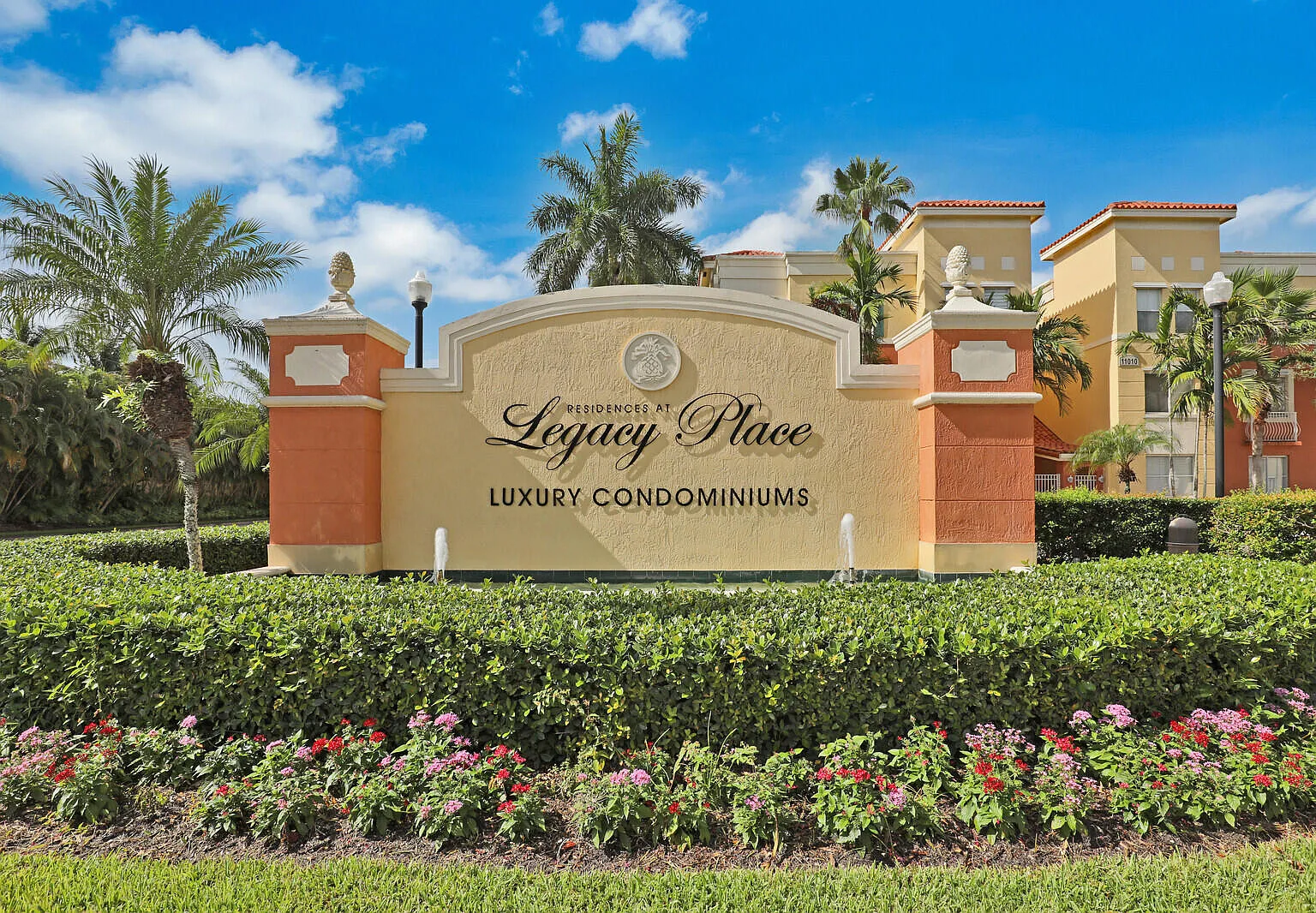 1 bed, 1.0 bath, 815 sqft, $1,950 — Photo 1