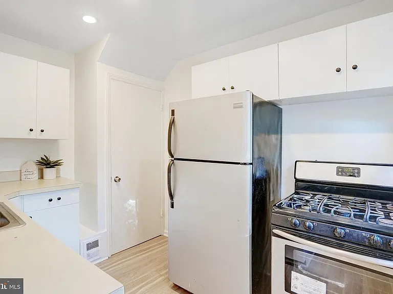 7015 Stanford Dr — Photo 8