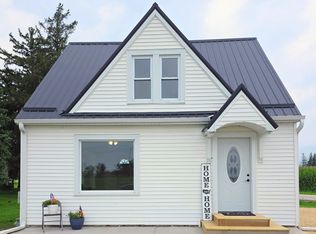 17765 E Main St, Langworthy, IA 52252