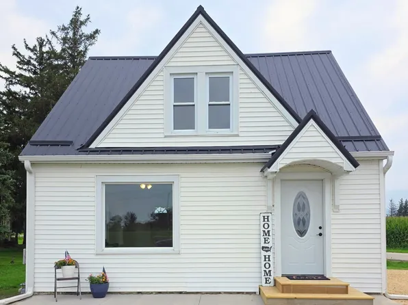 17765 E Main St, Langworthy, IA 52252