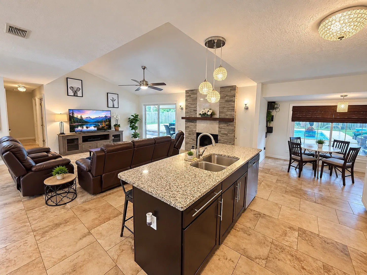 4 bed, 1587 sqft, $4,100 — Photo 3