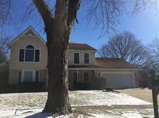 904 Stonehenge Ct, Naperville, IL 60563