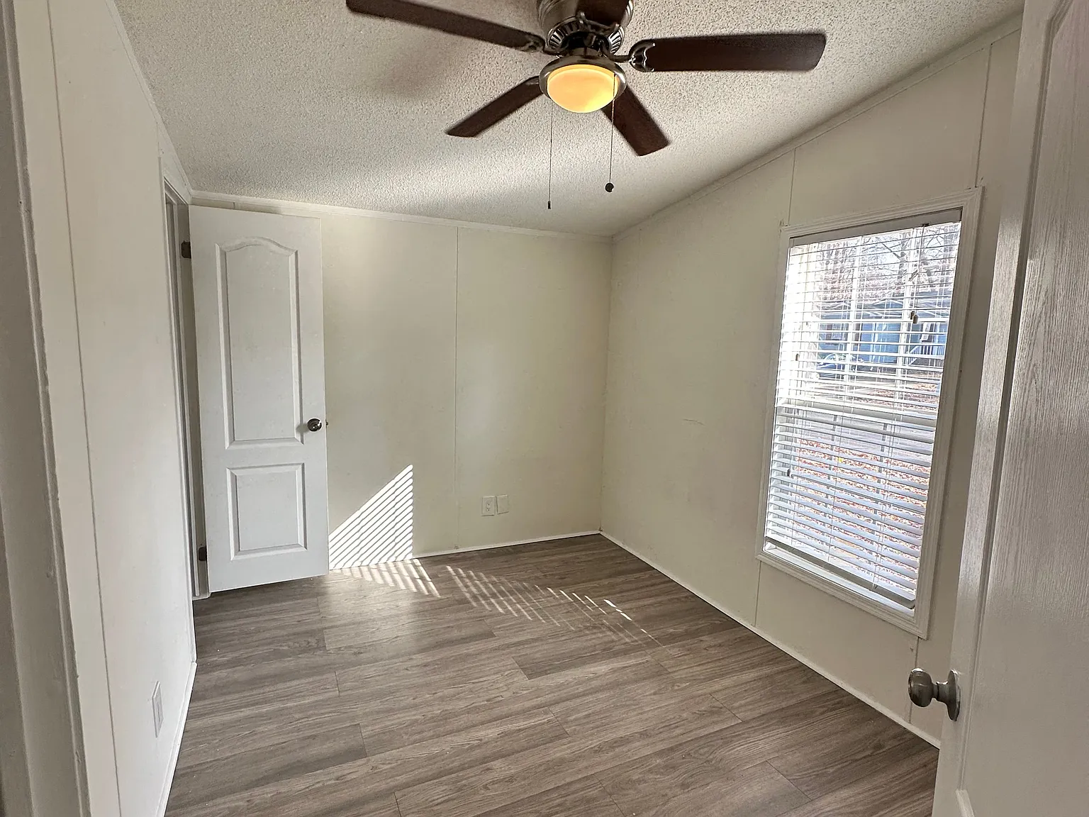 3 bed, 1053 sqft, $2,100 — Photo 4