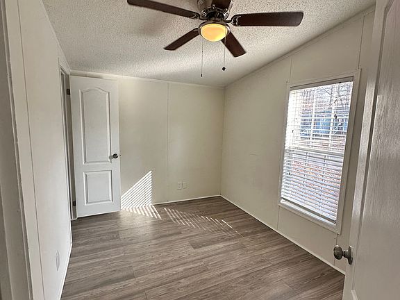 4th image of 261 Burnetts Way