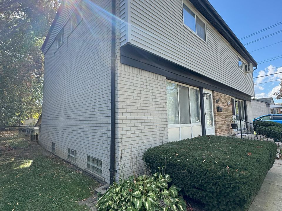 1st image of 29457 Westfield St