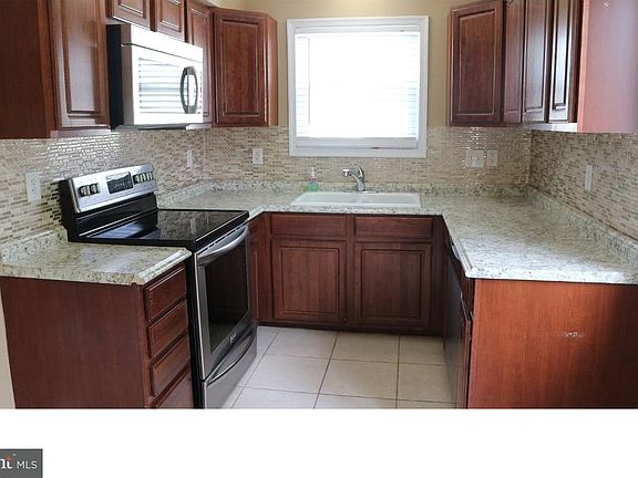 5th image of 733 Elmtree Ln