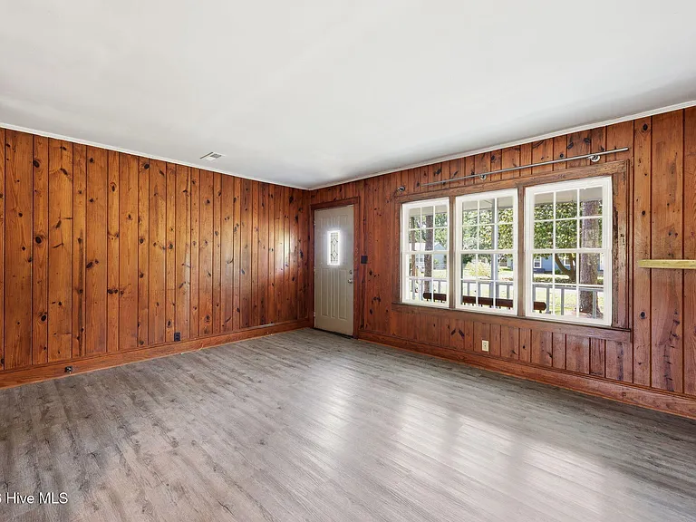 114 Pineview St — Photo 4