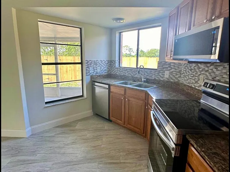 1275 McDermott Ln — Photo 6