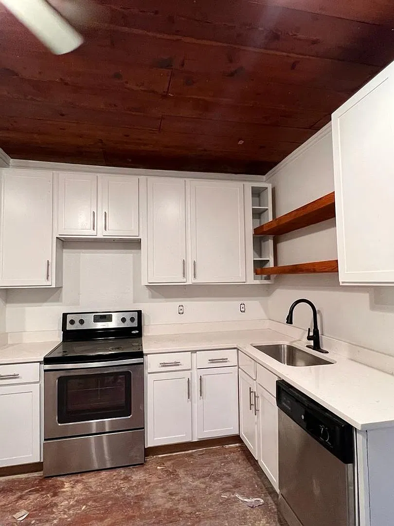 2442 Catherine St. — Photo 3