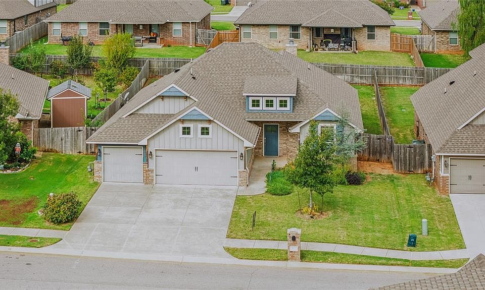 1st image of 4925 Crater Lake Dr