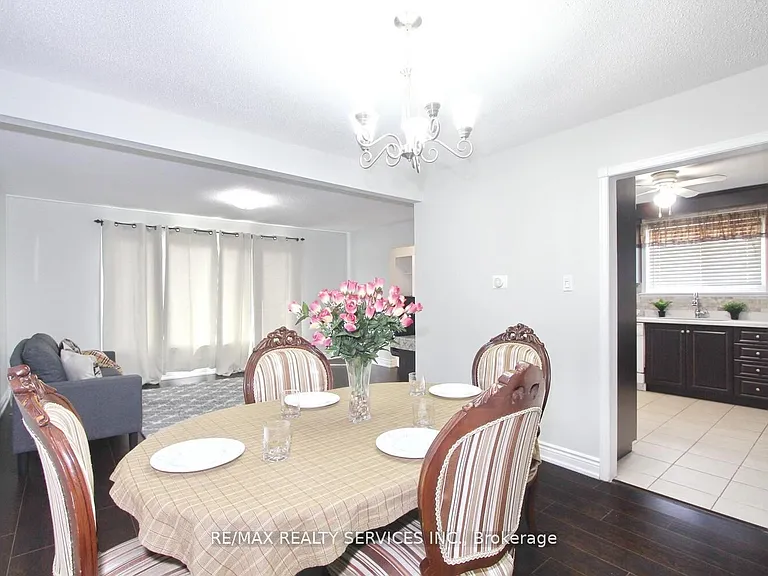 185 Earnscliffe Cir — Photo 18
