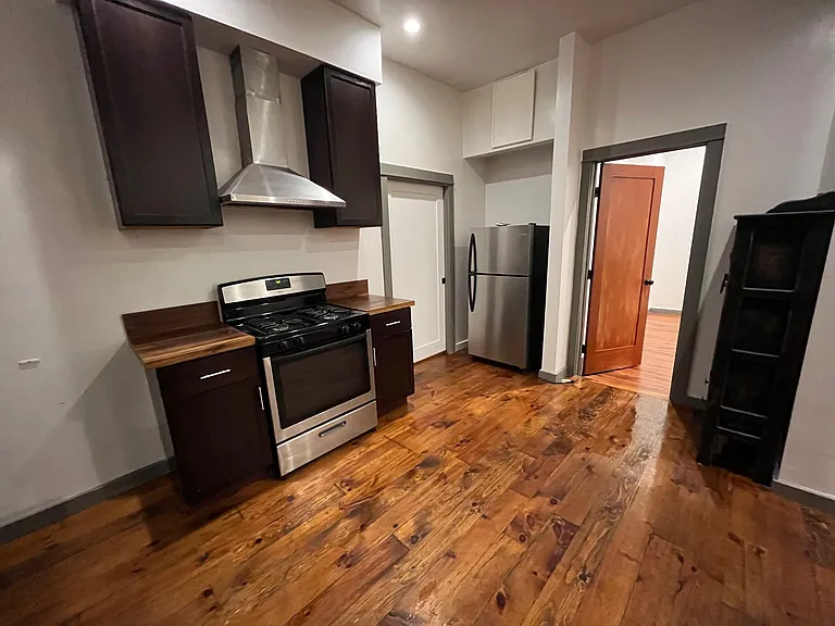 718 Echandia St — Photo 14