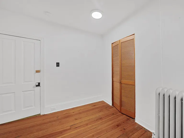 958 Queen St — Photo 27