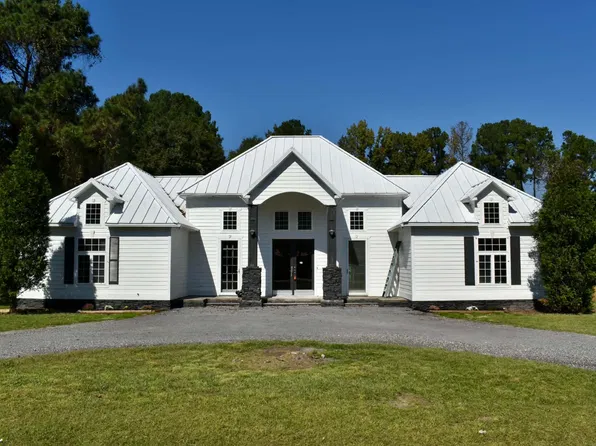 208 Ambassador Ave, Moncks Corner, SC 29461