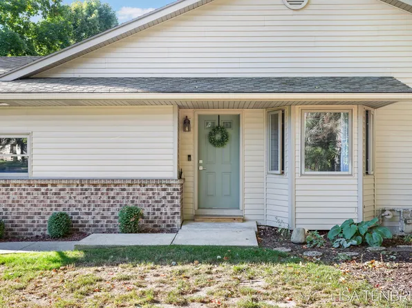 927 Ironwood Cir NW, Grand Rapids, MI 49534