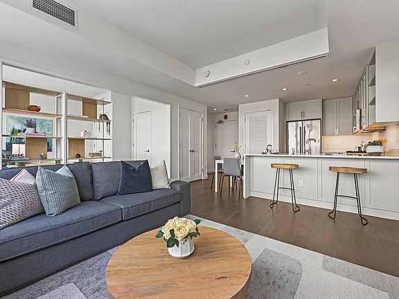 4th image of 800 Avenue At Port Imperial #308