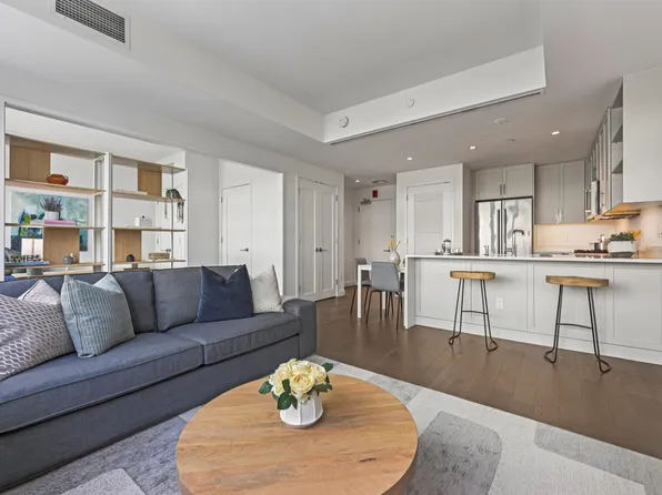 800 Avenue At Port Imperial image 4 of 28