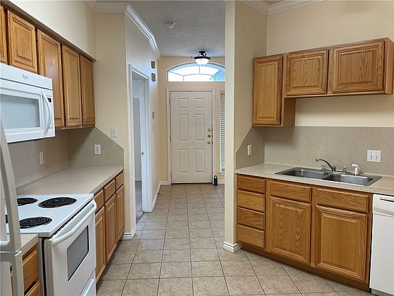 4th image of 104 Fraternity Row