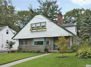 21 Bayside Ave, Port Washington, NY 11050