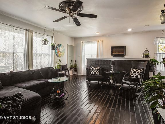 3rd image of 764 Gloucester Dr #764