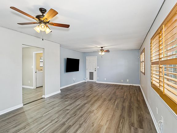 3rd image of 4572 Kelly Ln