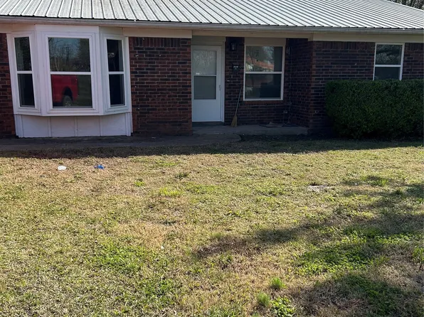 402 NW F St, Stigler, OK 74462