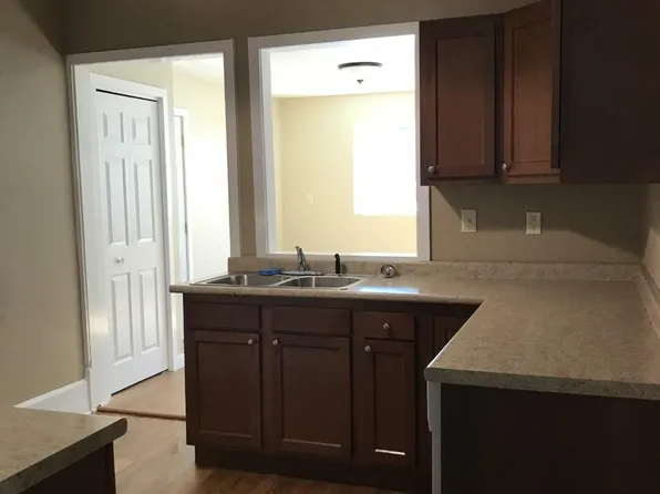 621 Bluemont Ave #B, Manhattan, KS 66502