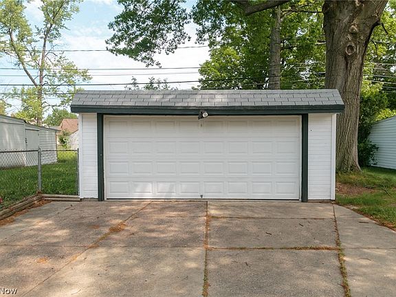 2nd image of 13405 Thraves Ave