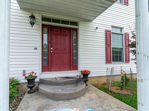 3rd image of 109 S Greg Ln