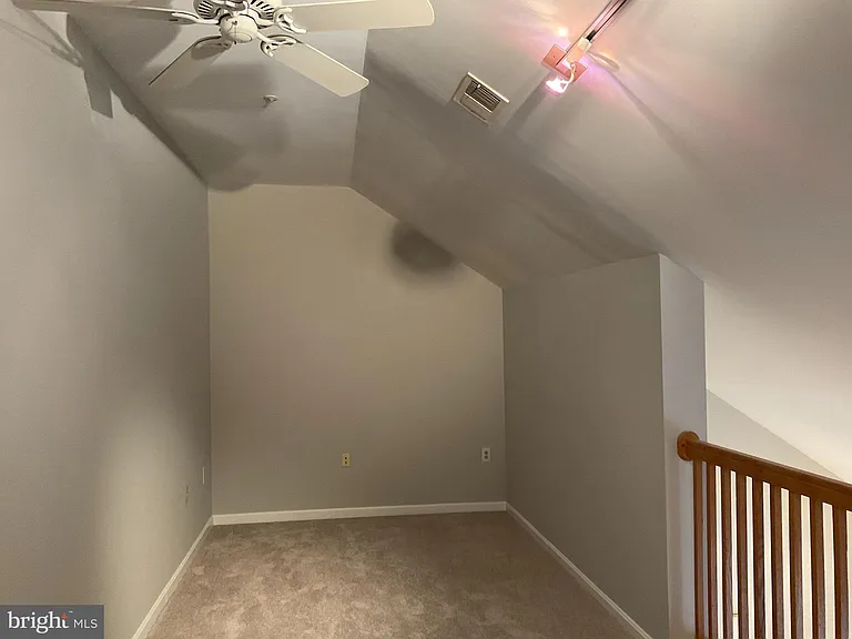 9808 Lake Pointe Ct #301 — Photo 31