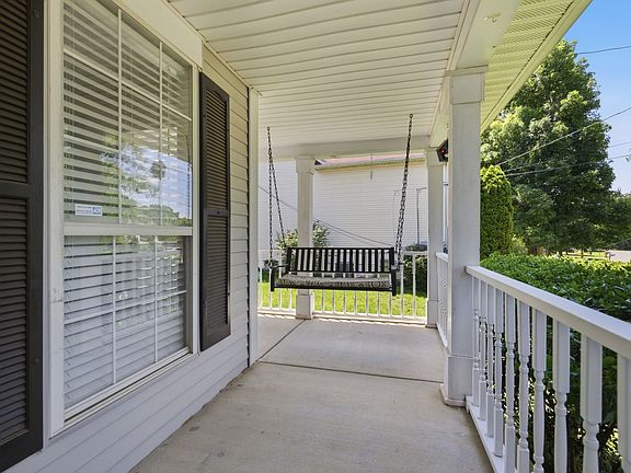 2nd image of 319 Ella St