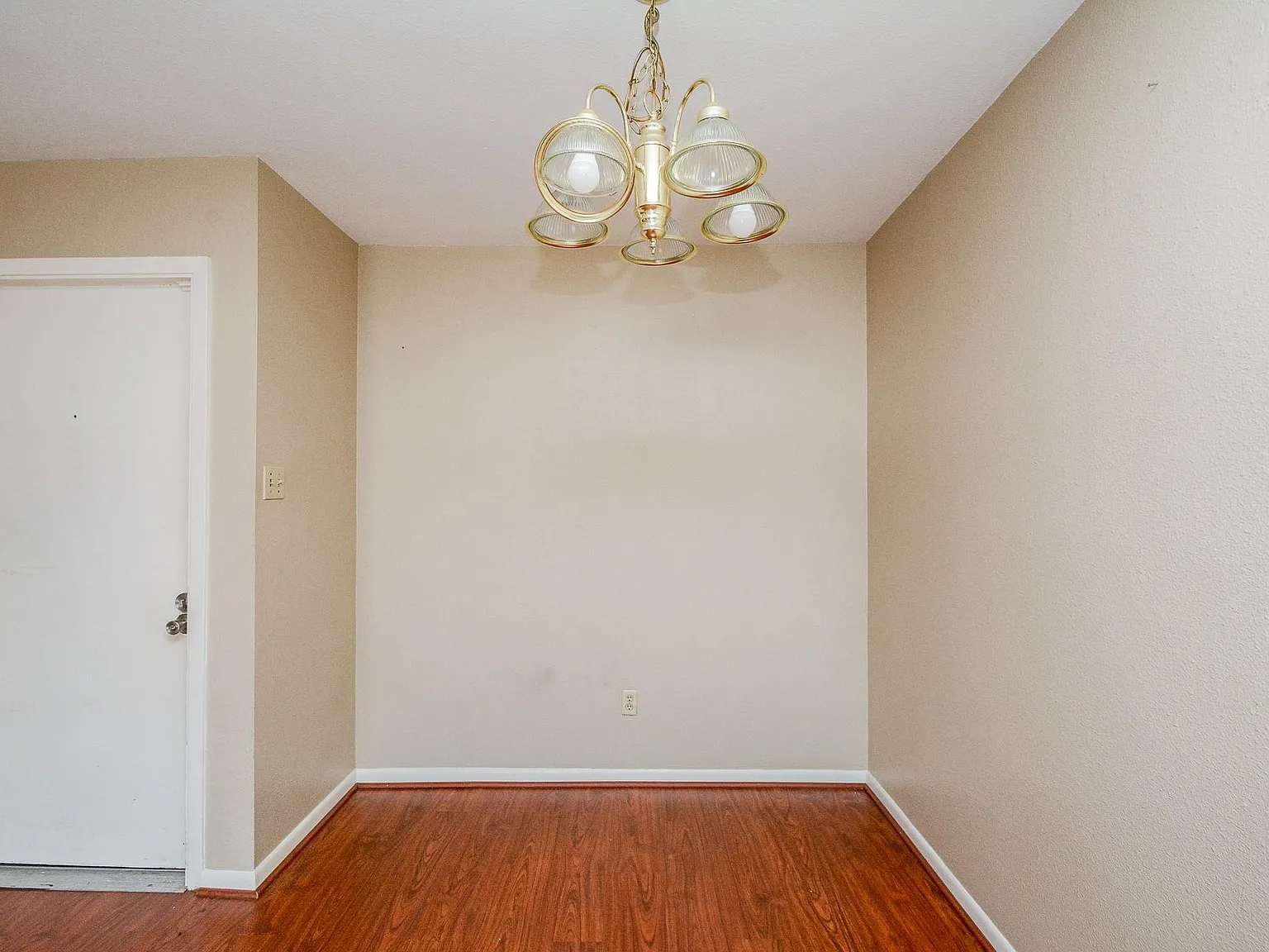 2 bed, 1.0 bath, 940 sqft, $1,195 — Photo 3