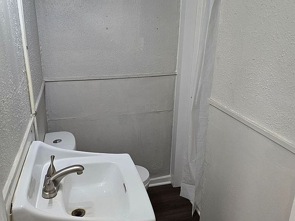 5th image of 1519 E Washington St #0