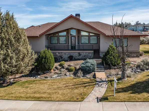 373 SE Manzanita Dr, Madras, OR 97741