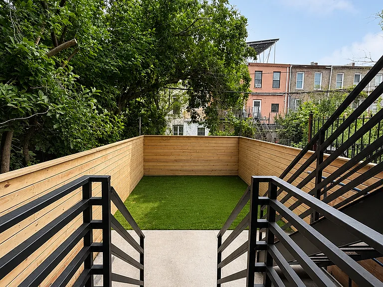 77A Somers St #2 — Photo 4