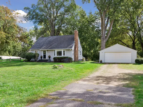 2922 Old Highway 8, Roseville, MN 55113
