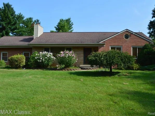 56000 Nine Mile Rd, South Lyon, MI 48178
