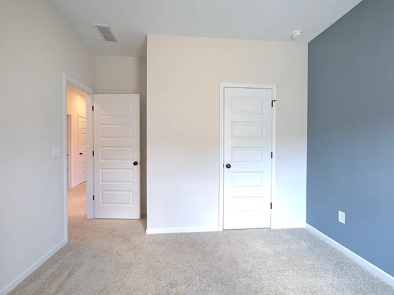 401 Perth Dr — Photo 17