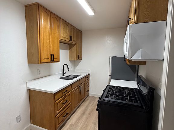 4th image of 229 6th St APT 2