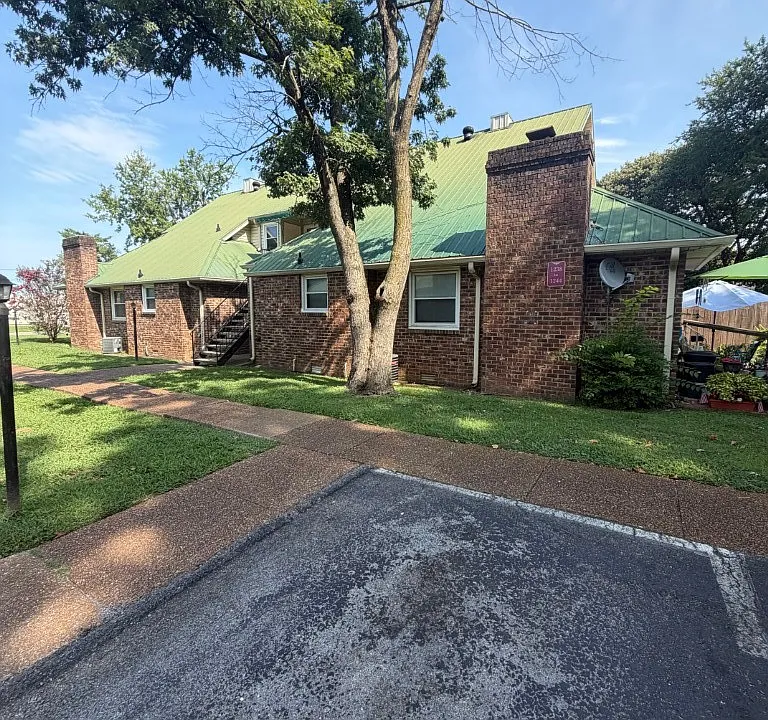 1246 Hamilton Dr