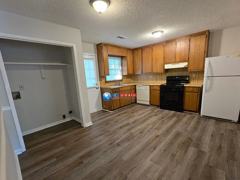 493 Stone Mountain St #11 — Photo 4