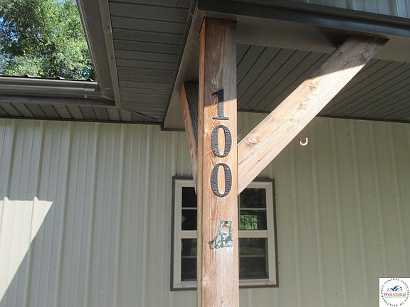 2nd image of 100 E Clay St