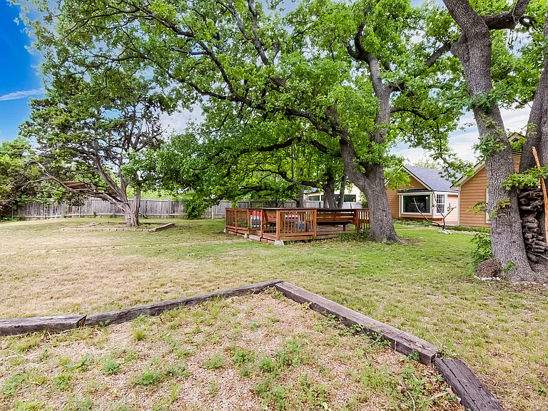 2106 Heather Dr — Photo 34