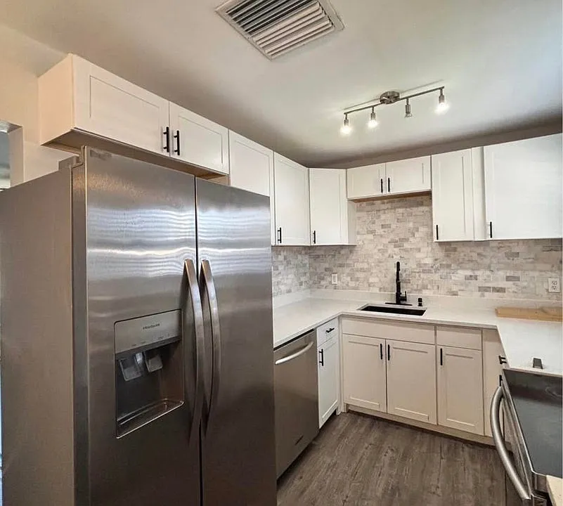 35 W 11th St