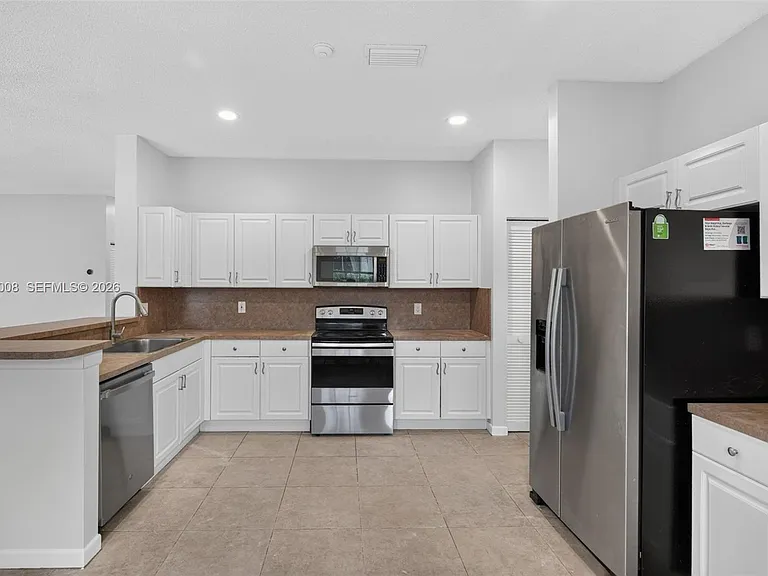 498 Cambridge Ln — Photo 11