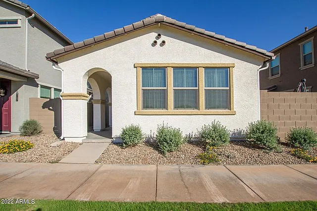 5811 W Warner St — Photo 2