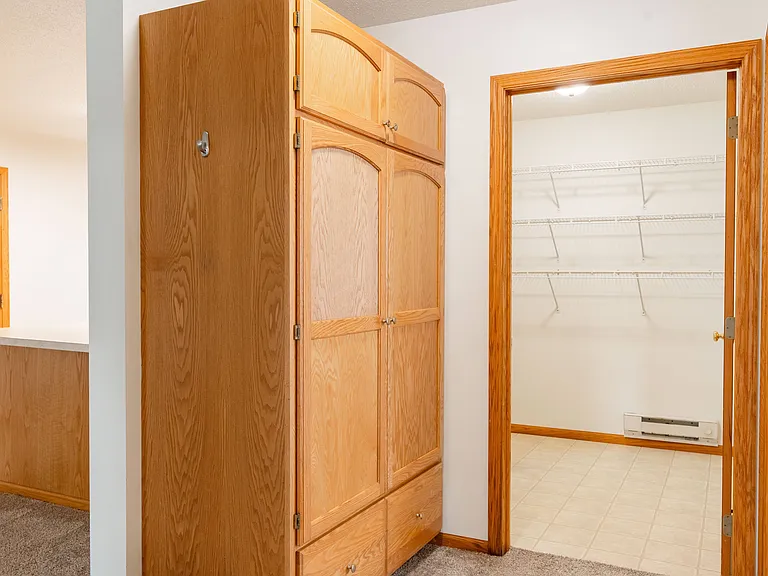 Fargo, ND Crown Court 2 Apartments | 21A | Hallway
